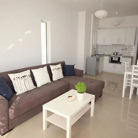 Nefeli * Sarandë